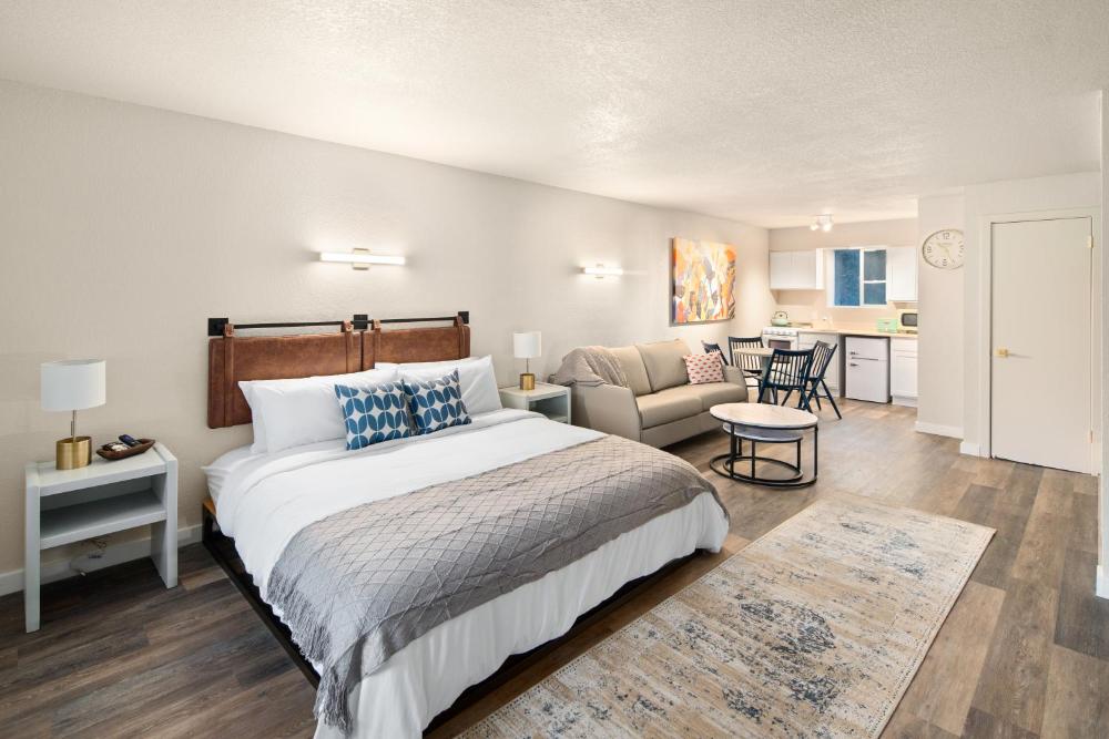 King Suite interior
